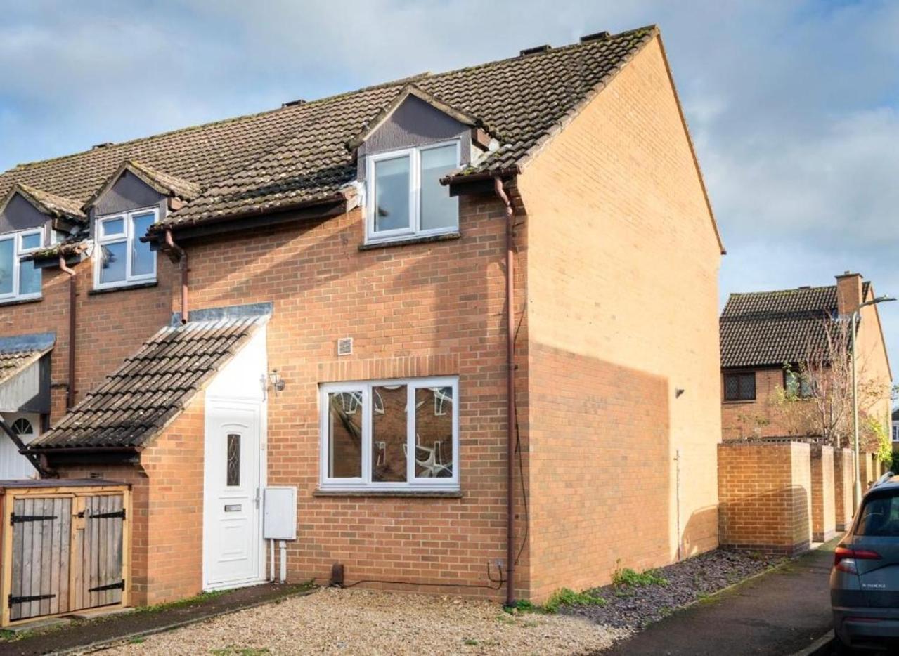 Modern 2 Bed House Close To Village Centre Kidlington Exteriör bild